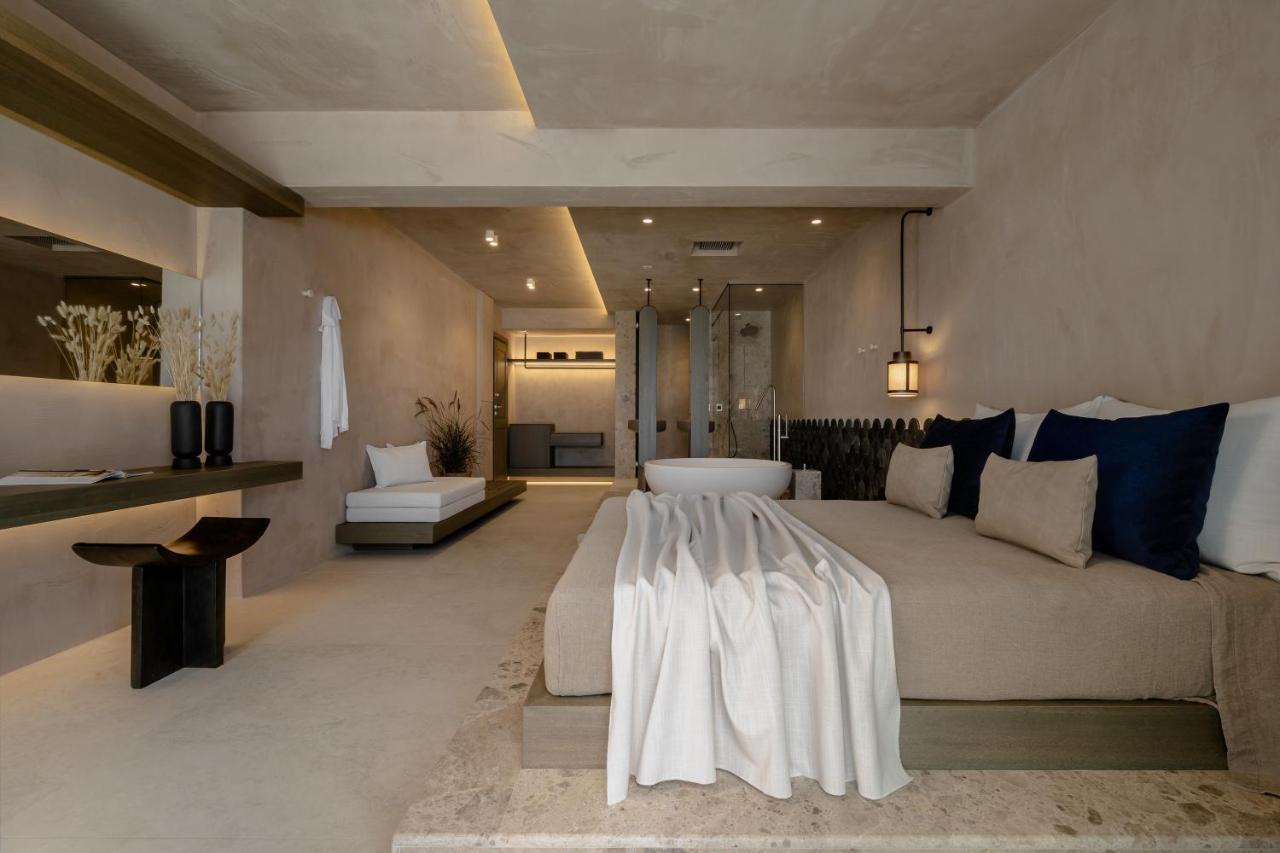 Hotel Naxos Rhyton