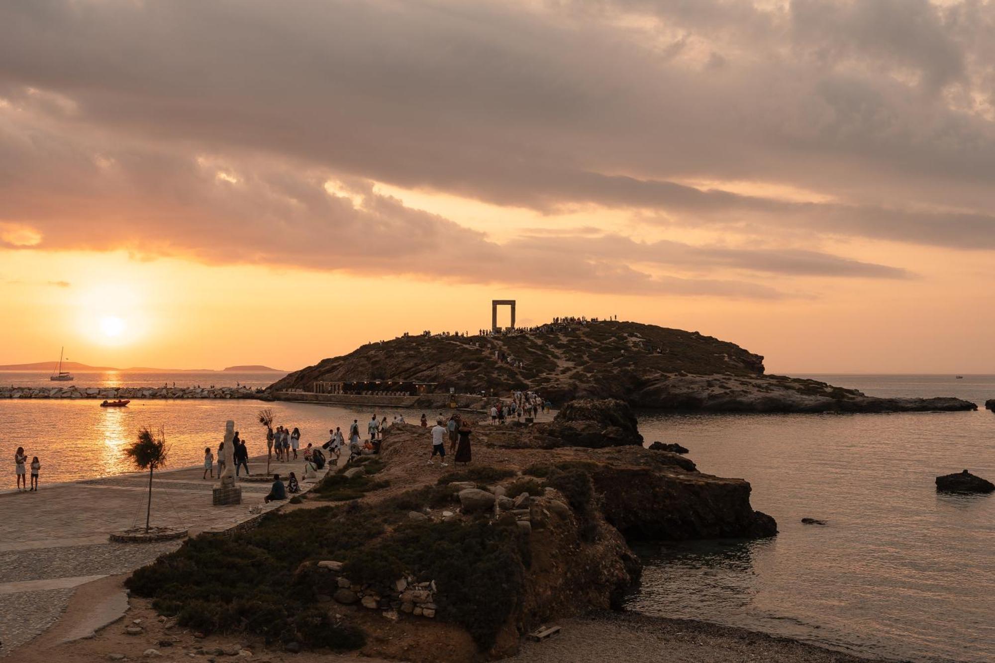 Naxos Rhyton 4*
