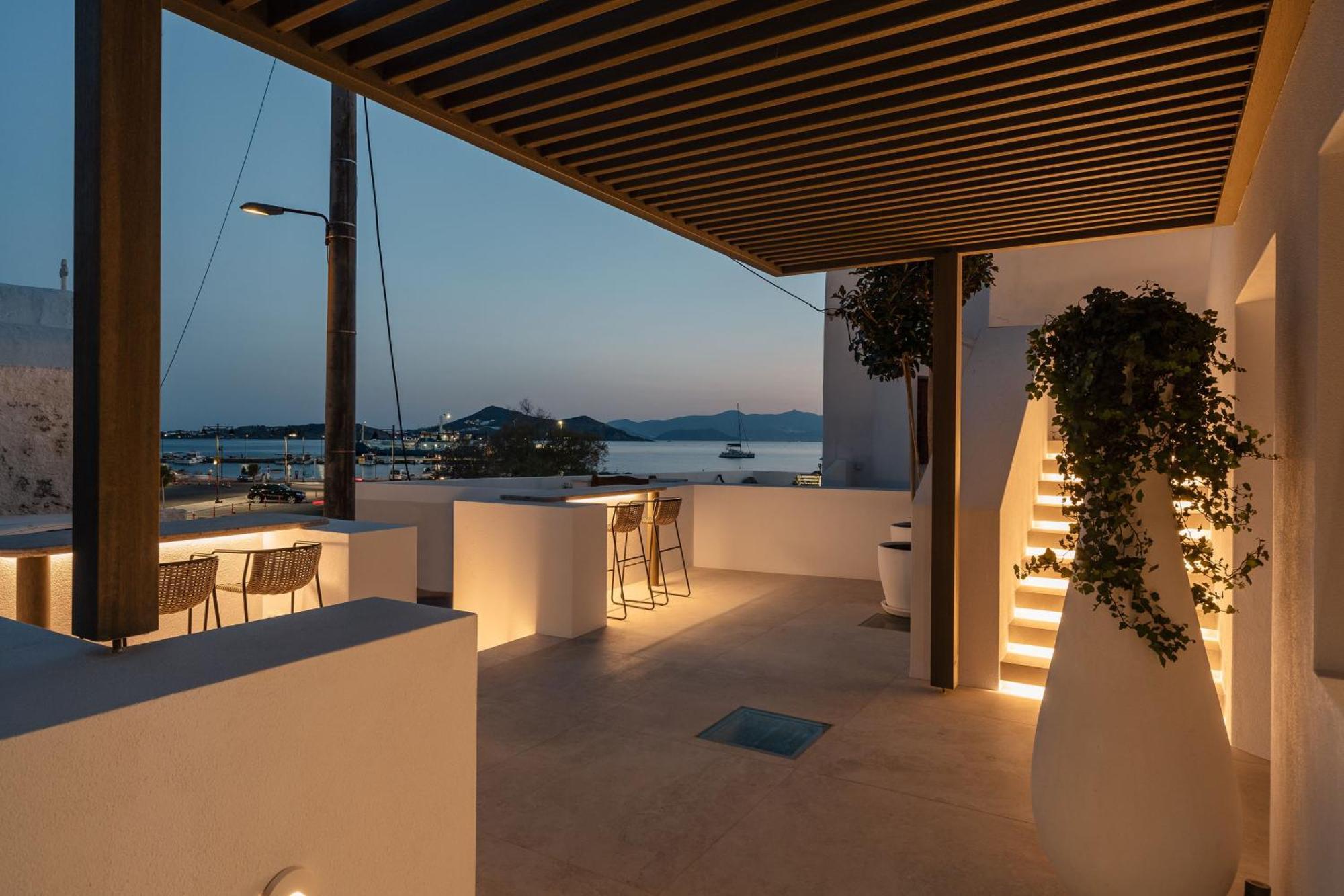 Naxos Rhyton 4*