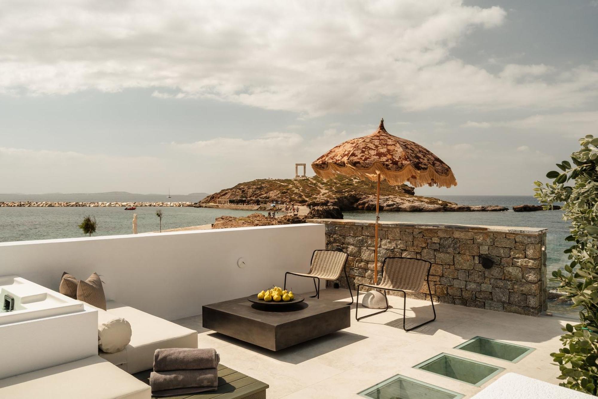 Hotel Naxos Rhyton